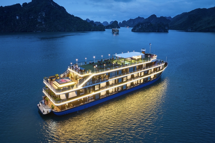 LA CASTA CRUISE HA LONG
